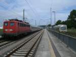 Whrend der PRESS VT650 032,am 09.Juni 2013,einfuhr,verlie 115 198,mit dem Uex2429 Binz-Zssow,den Bahnhof Bergen/Rgen.