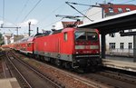 143 002-4 schiebt die RB14 (RB18918)  Airport-Express  von Berlin Schönefeld Flughafen nach Nauen am 13.5.2016 aus Berlin Friedrichstraße.