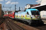 182 002 wirbt seit kurzem unter dem Motto  Es gibt immer etwas zu entdecken - mit dem RE1  für die größeren Städte die am RE1 zwischen Magdeburg und Cottbus liegen. Am 13.5.2016 verlässt sie mit einem RE1 (RE18122) von Frankfurt(Oder) nach Magdeburg Hauptbahnhof den Bahnhof Berlin Friedrichstraße.