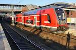 445 008-9 fährt am 30.10.2021 als RE5 (RE4355) von Rostock Hauptbahnhof nach Elsterwerda in Berlin Gesundbrunnen ein. 