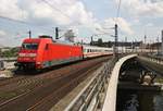 101 065-8 erreicht am 14.5.2017 mit dem IC144 von Berlin Ostbahnhof nach Amsterdam Centraal den Berliner Hauptbahnhof.