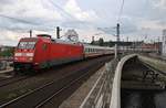 101 097-4 erreicht am 14.5.2017 mit dem IC142 von Berlin Ostbahnhof nach Amsterdam Centraal den Berliner Hauptbahnhof.