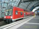 Am 09.04.08 steht der RE nach W�nsdorf-Waldstadt Steuerwagen voraus im Berliner Hauptbahnhof.