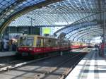 BR 485 als S9 nach S-Bahnhof Flughafen Schnefeld im Berlin Hauptbahnhof.