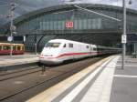 Hier 401 058-3  Gtersloh  als ICE691 von Berlin Hbf. nach Mnchen Hbf., bei der Ausfahrt am 18.6.2011 aus Berlin Hbf.