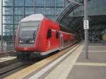 Hier ein RE2 von Rathenow nach Berlin Ostbahnhof, bei der Ausfahrt am 18.6.2011 aus Berlin Hbf.