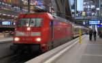 Nachdem der IC 1971 mit 101 066-9 aus Flensburg im Berliner Hbf angekommen ist, hat er nun eine Stunde Aufenthalt und fhrt dann als IC 2242 nach Mnster(Westfalen) ber Hannover Hbf. 29.07.2011