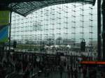 Blick von der Bahnhofshalle in Richtung Reichstag. 27.5.06
