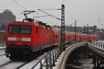 Hier 114 005 mit einem RE2 (RE37364) von Wittenberge nach Cottbus, bei der Ausfahrt am 15.12.2012 aus Berlin Hbf.