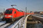 Hier 182 009 mit einem RE1 (RE18117) von Magdeburg Hbf. nach Frankfurt(Oder), bei der Ausfahrt am 26.1.2013 aus Berlin Hbf. 