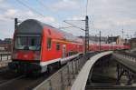 Hier ein RE1 (RE18071)  Baumblten-Express  von Werder(Havel) nach Berlin Ostbahnhof, bei der Ausfahrt am 1.5.2013 aus Berlin Hbf.