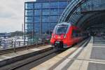 Hier 442 833-0 als RE7 (RE18720) von Bad Belzig nach Wünsdorf-Waldstadt, bei der Ausfahrt am 1.5.2013 aus Berlin Hbf.