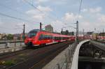 Hier 442 140-0 und 442 322-4 als RB14 (RB18918) von Berlin Schönefeld Flughafen nach Nauen, bei der Einfahrt am 26.7.2013 in Berlin Hbf. 