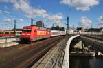 Hier 101 001-6 mit IC1919 von Berlin Ostbahnhof nach Kln Hbf., bei der Einfahrt am 29.9.2013 in Berlin Hbf.