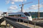 Hier 605 010-8  Wehrheim (Taunus)  als ICE381 von rhus H nach Berlin Ostbahnhof mit 605 014-0 als ICE380 von Oesterport st nach Berlin Ostbahnhof, bei der Ausfahrt am 29.9.2013 aus Berlin Hbf.