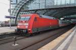 Hier 101 087-5 mit IC141 von Amsterdam Centraal nach Berlin Ostbahnhof, dieser Zug stand am 21.12.2013 in Berlin Hbf. 