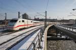 Hier 402 043-4  Bautzen/Budyšin  als ICE640 von Berlin Ostbahnhof nach Düsseldorf Hbf. mit 402 002-0  Wuppertal  als ICE650 von Berlin Ostbahnhof nach Köln Hbf., bei der Einfahrt am 1.2.2014 in Berlin Hbf. 