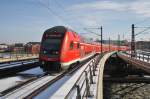 Hier eine RE1 (RE18172) von Frankfurt(Oder) nach Brandenburg Hbf., bei der Einfahrt am 1.2.2014 in Berlin Hbf. Schublok war 182 012. 