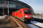 Hier 182 012 mit einem RE1 (RE18172) von Frankfurt(Oder) nach Brandenburg Hbf., bei der Einfahrt am 1.2.2014 in Berlin Hbf.
