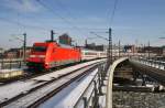 Hier 101 141-0 mit IC144 von Berlin Ostbahnhof nach Amsterdam Centraal, bei der Einfahrt am 1.2.2014 in Berlin Hbf.