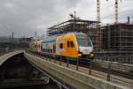 Hier 445 101-9 als RE2 (RE83972) von Wittenberge nach Cottbus, bei der Ausfahrt am 14.6.2014 aus Berlin Hbf.