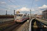 Hier 401 507-9  Platting  als ICE598 von München Hbf. nach Berlin Ostbahnhof, bei der Ausfahrt am 27.6.2014 aus Berlin Hbf.