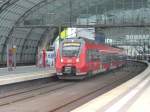 442 825 stand hier als RB14 nach Berlin-Schönefeld Flughafen im Berliner Hbf.
Bild vom 01.09.2014