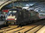 Am 12.03.2014 hielt die ES64 U2-073 von MRCE, vermietet an DB Fernverkehr, mit dem mittlerweile eingestellten EC von Krakau nach Hamburg, im Berliner Hbf.