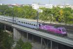 ES 64 (91 51 5 370 010-8 PL-PKPIC) zieht EC 43 in den Berliner Hbf, wo er zur Fahrt nach Warschau bereitgestellt wird (26.7.15).