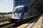 5 370 009 verlässt am 13.5.2016 mit EC45  Berlin-Warszawa-Express  nach Warszawa Wschodnia den Berliner Hauptbahnhof.
