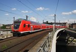 RE1 (RE18146) auf dem Weg von Frankfurt(Oder) nach Brandenburg Hauptbahnhof fährt am 13.5.2016 in Berlin Hauptbahnhof ein. Schublok war die Cottbuser 182 011.