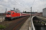 182 012 erreicht mit IRE4278  Berlin-Hamburg-Express  von Berlin Ostbahnhof nach Hamburg Hauptbahnhof am Mittag es 31.7.2016 den Berliner Hauptbahnhof.