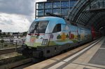 182 002 verlässt mit dem RE1 (RE18183) auf dem Weg von Brandenburg Hauptbahnhof nach Berlin Ostbahnhof den Berliner Hauptbahnhof. (31.7.2016)