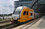 445 101-9 verlässt am 31.7.2016 als RE2 (RE63858) von Wittenberge nach Cottbus den Berliner Hauptbahnhof.