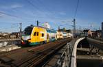 445 108-4 fährt am 30.10.2016 als RE2 (RE63857) von Cottbus nach Wismar in den Berliner Hauptbahnhof ein.