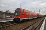 RE3 (RE3314) von Berlin Hauptbahnhof (tief) nach Stralsund Hauptbahnhof erreicht am 10.3.2017 den Bahnhof Berlin Lichtenberg. Schublok war 143 193-1.