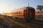 5.12.2016 Berlin-Lichtenberg. Loc 1819 von Locomore, wird von 242 517 von Hector Rail an den Bahnsteig Gl 16 geschoben. In mehreren Testfahrten zwischen Berlin-Lichtenberg und Stuttgart erhalten Zug- und Triebfahrzeugpersonal Streckenkenntnis.