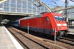 101 003-2 steht am 28.5.2017 mit dem EC379 von Hamburg-Altona nach Praha hl.n. im Berliner Ostbahnhof.