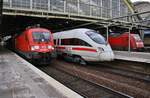 Begegnungen am 1.1.2018 im Berliner Ostbahnhof mit 182 025-7 und dem RE1 (RE3177) von Brandenburg Hauptbahnhof nach Frankfurt(Oder), 4011 506-5  Linz  als ICE2900 von Frankfurt(Main) Hauptbahnhof und