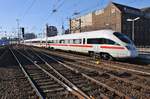 415 520-6  Gotha  und 411 030-0  Jena  fahren am 18.3.2018 als ICE1699 nach Frankfurt(Main) Hauptbahnhof aus dem Berliner Ostbahnhof aus.