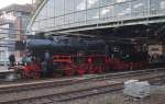 Hier 52 8177-9, bei der Einfahrt am 29.10.2011 in Berlin Ostbahnhof.