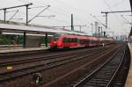 Hier 442 316-6 und 442 120-2 als RB14 (RB18917) von Nauen nach Berlin Schönefeld Flughafen, bei der Einfahrt am 18.5.2013 in Berlin Ostbahnhof.