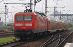Hier 114 005 mit einem RE2 (RE37364) von Wittenberge nach Cottbus, bei der Ausfahrt am 18.5.2013 aus Berlin Ostbahnhof.