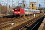 101 001-6 durchfhrt mit einem IC den Bahnhof Berlin Schnefeld Flughafen.
An der Anzeige am Wagen stand Berlin Ostbahnhof - Shiphol ( Airport ) aber der Zug war komplett leer. Also vermute ich eine berfhrung nach Berlin Hbf / tief. Zumm Stellwerk Fhs : In der obersten Etage sitzt der Fdl.-Fernbahn und darunter der fr die S-Bahn. 26.11.2009

