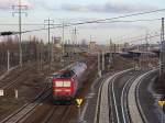 143 058-6 als Schublok der RB 22 (RB 28820) von Potsdam Griebnitzsee  bei der Einfahrt in den Bahnhof Berlin Schnefeld Flughafen am 25.