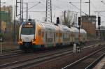 Hier 445 101-9 als RE2 (RE37365) von Cottbus nach Wittenberge, bei der Durchfahrt am 27.4.2013 durch Berlin Schnefeld Flughafen, in Richtung Wnsdorf-Waldstadt.