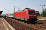 Hier 101 102-2 mit EC176 von Brno hl.n. nach Hamburg-Altona, bei der Durchfahrt am 27.7.2013 durch Berlin Schnefeld Flughafen, in Richtung Berlin Grnauer Kreuz.