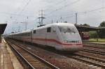 Hier 401 518-6 als Leerzug von Berlin Südkreuz nach Berlin Rummelsburg, bei der Durchfahrt am 14.7.2014 durch Berlin Schönefeld Flughafen, in Richtung Berlin Grünauer Kreuz.