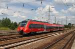 Hier 442 638-3 als RE7 (RE18721)  Airport-Express  von Berlin Schönefeld Flughafen nach Bad Belzig, bei der Einfahrt am 22.7.2014 in Berlin Schönefeld Flughafen. 	