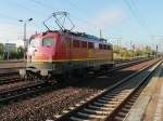 140 003-5 steht im Bahnhof Berlin Flughafen Schönefeld am Signal am 30.